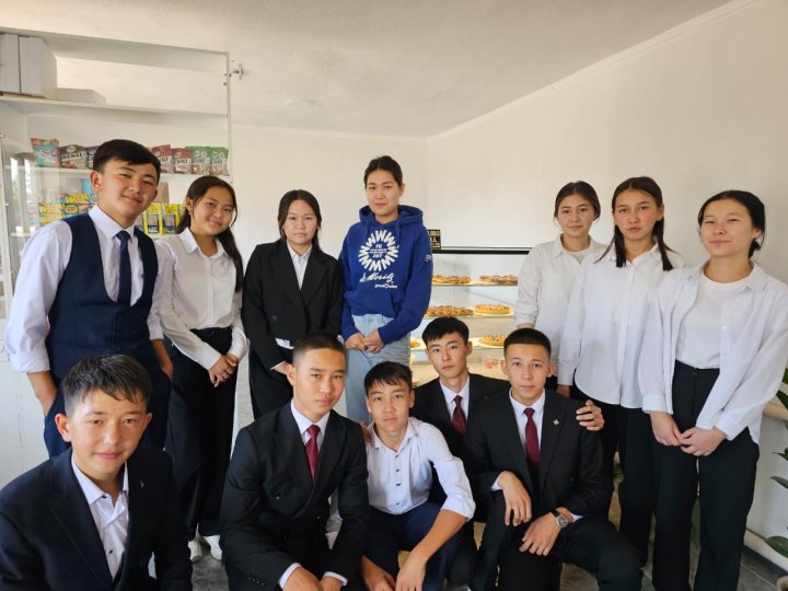 Білім алушыларға кәсіптік бағдар бойынша өзін-өзі айқындауды шешуде көмек көрсету